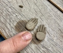poterie toramur doigt de Gildas et mains